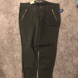 NWT Old Navy Rock Star Pant with Zipper Ankle